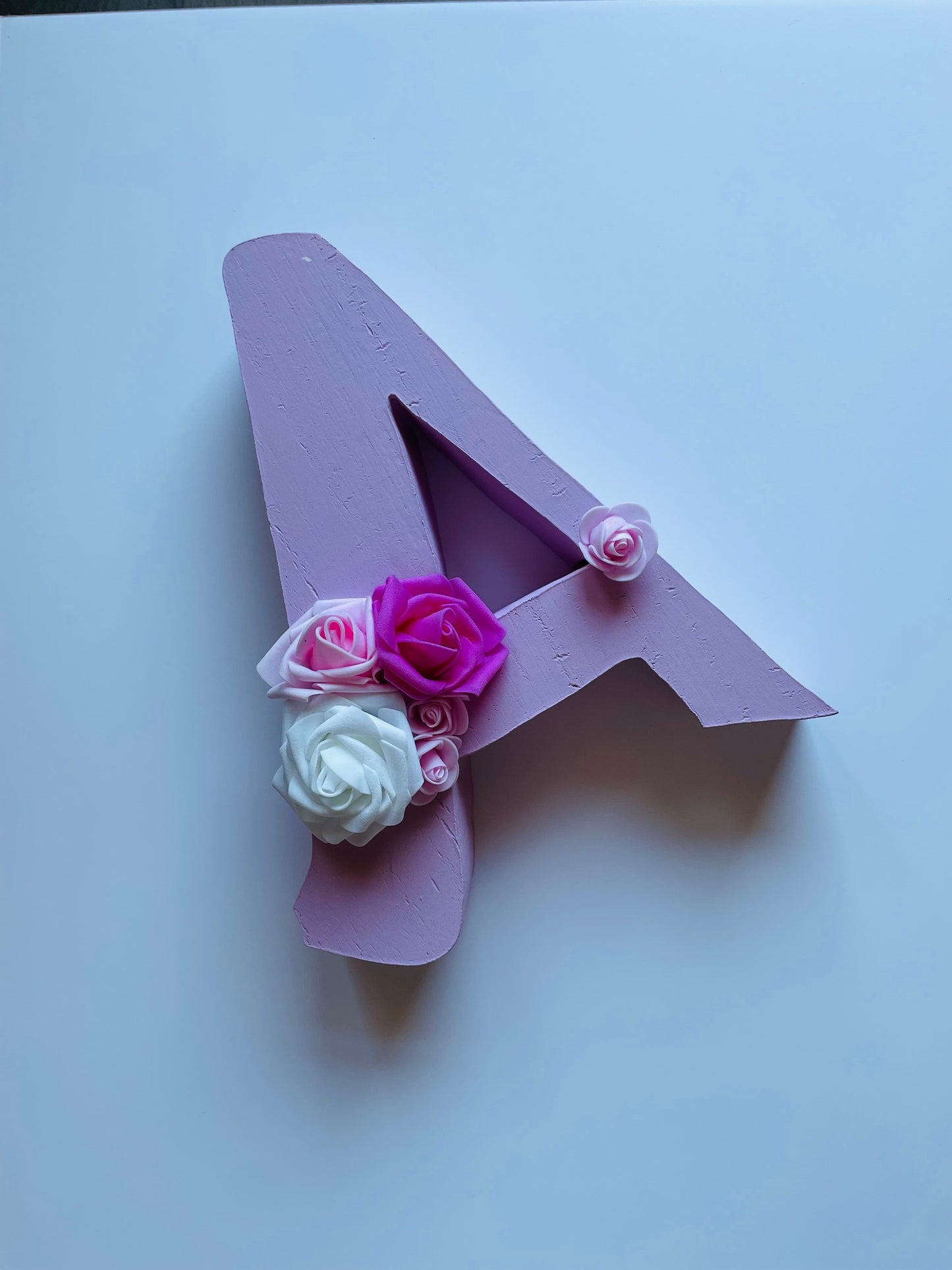 INITIALE ET FLEURS