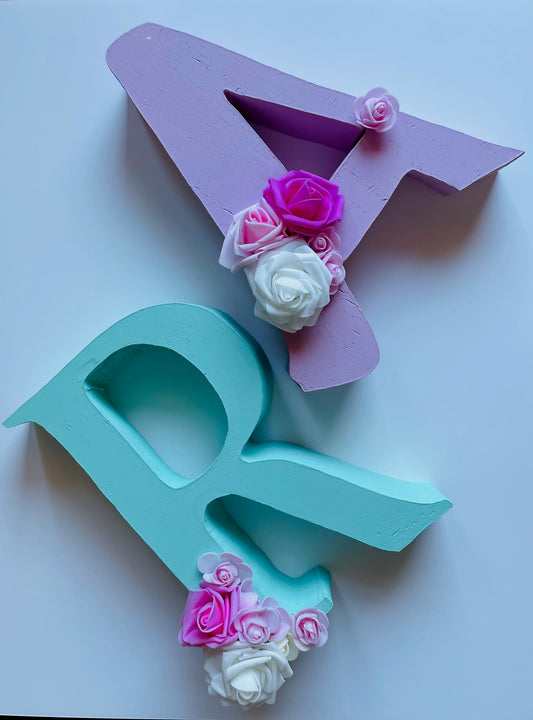 INITIALE ET FLEURS